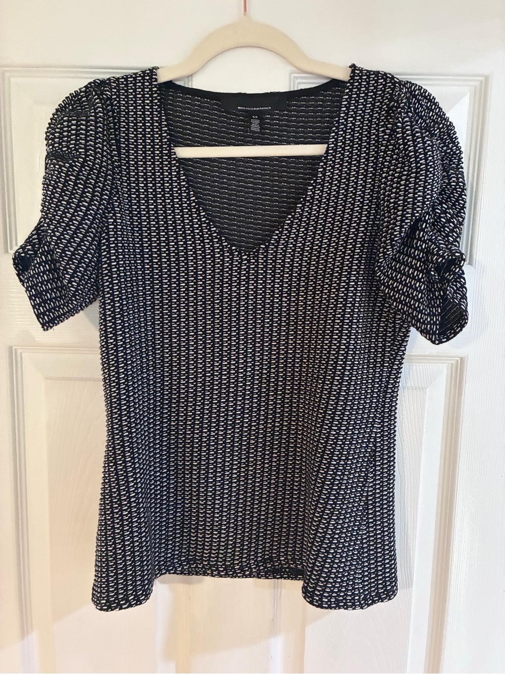 White House Black Market Black & White Puff Sleeve Stretchy Women's Top XS EUC